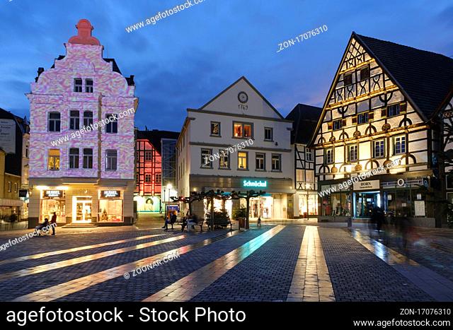 Husselhaus mit Lichtinstallation am Markt, Unna, Nordrhein-Westfalen, Deutschland, Europa