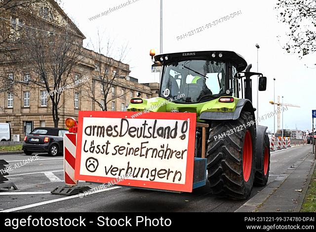21 December 2023, Baden-Württemberg, Stuttgart: Farmers demonstrate with their tractors in Stuttgart city center in front of the opera house against the federal...