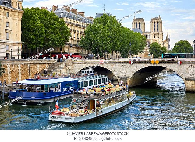 Tourist boat, Pont Saint Michel bridge, River Seine, Notre Dame cathedral, Paris, France