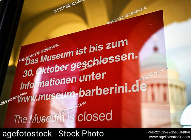 25 October 2022, Brandenburg, Potsdam: A ""Closed"" sign hangs next to the entrance to Potsdam's Museum Barberini. Following the attack by climate activists on...