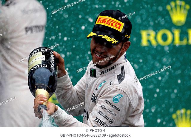 13.11.2016 - Race, Lewis Hamilton (GBR) Mercedes AMG F1 W07 Hybrid race winner