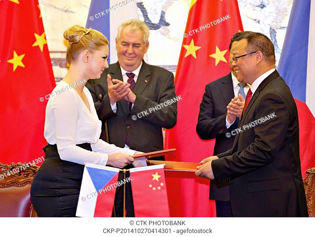 Czech Republic's President Milos Zeman, center left, talks with Chinese President Xi Jinping, center right, during a signing ceremony at the Great Hall of the...