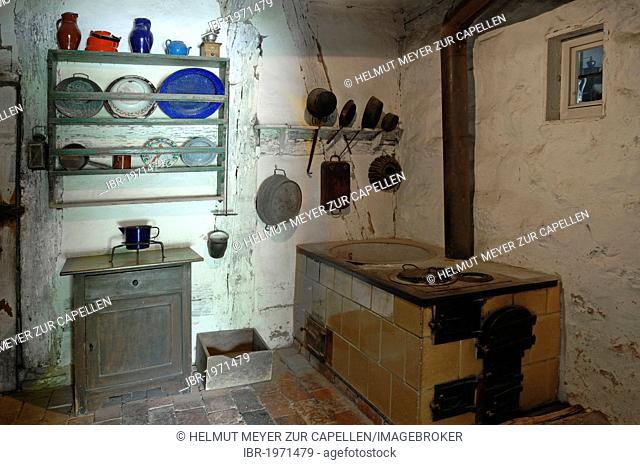 Kitchen with stove and plate board, 1926, shepherd's house from Hambuehl, 1744, Landkreis Neustadt Aisch district, Franconian open-air museum, Eisweiherweg 1