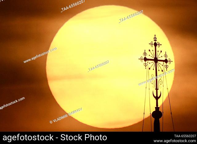 RUSSIA, VLADIMIR REGION - DECEMBER 8, 2023: A view of a cross atop a church dome at the St Alexander Monastery in the town of Suzdal at sunrise