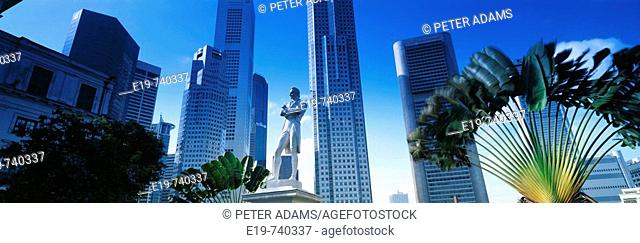 Raffles statue and Singapore skyline