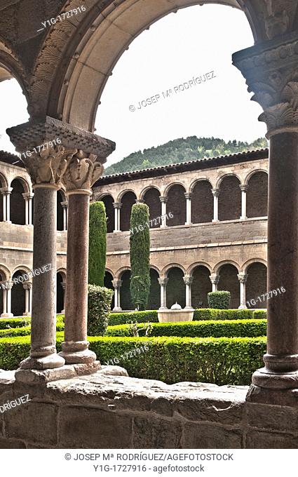 Spain, Catalonia, Girona, Ripollès, Ripoll, Pyrenees, Benedictine, romanesque monastery of Santa Maria de Ripoll, IX century, cloister, XII – XVI centuries