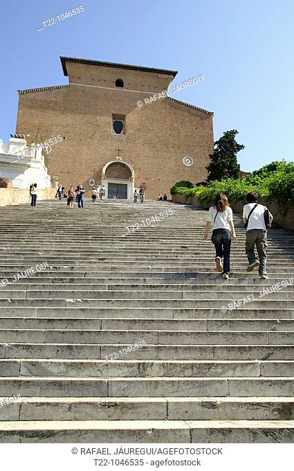 Roma Italia  Escalera monumental de subida a la Iglesia de Santa María en Aracoeli en el casco histórico de la ciudad de Roma  Monumental staircase rising to...