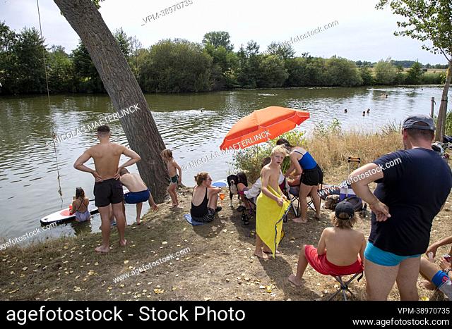 Illustration picture shows people enjoying the Hoge bomen along the Oude Leie, in Deinze, Sunday 14 August 2022. ..BELGA PHOTO NICOLAS MAETERLINCK