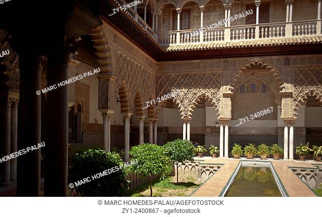 Alcazar of Seville: cloister of The Courtyard of the Maidens (Patio de las Doncellas)