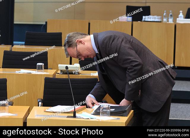 20 December 2023, Thuringia, Erfurt: Bodo Ramelow (Die Linke), Minister President of Thuringia, sits in the plenary chamber before the start of the state...