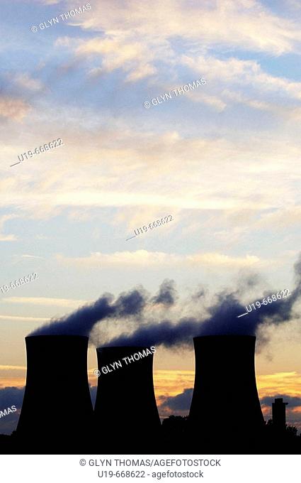 Cooling towers at Didcot power station, England, Uk