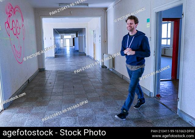 24 February 2021, Mecklenburg-Western Pomerania, Greifswald: Benjamin Fredrich, editor-in-chief of the Katapult publishing house and a 33-year-old political...