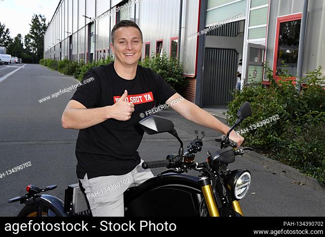 Aaron Troschke at the photo shoot for the eROCKIT Press Day at eROCKIT Systems. Hennigsdorf, July 30th, 2020 | usage worldwide