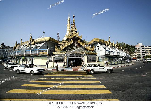 Sule Pagoda roundabout, downtown, Yangon, Myanmar