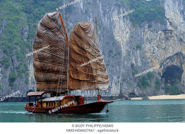 Vietnam, Quang Ninh Province, Halong Bay listed as World Heritage by UNESCO, junk boat in the bay
