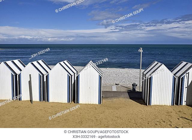 cabines de bain sur la plage d' Yport, departement de Seine-Maritime, region Normandie, France/beach huts at Yport, Seine-Maritime department, Normandy region