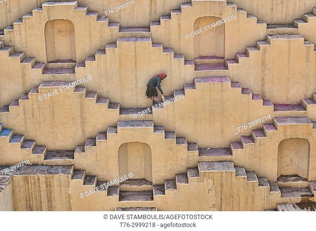 Sweeper at the Panna Meena ka Kund stepwell, Jaipur, India