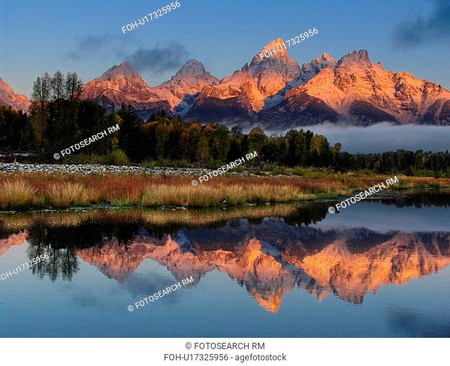 pattern nature beauty mountain peaks reflect in