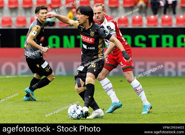 STVV's Daichi Hayashi and Essevee's Laurens De Bock fight for the ball during a soccer match between SV Zulte-Waregem and Sint-Truidense VV