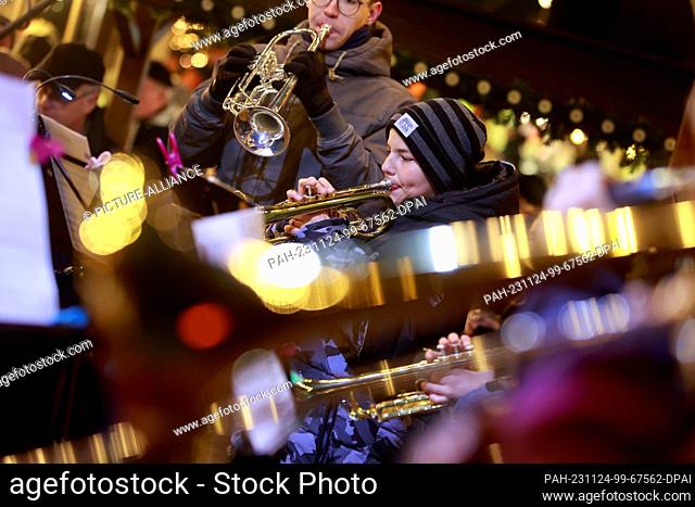 24 November 2023, Saxony-Anhalt, Wernigerode: Brass players open the Wernigerode Christmas market with music. The traditional Christmas market opened in the...