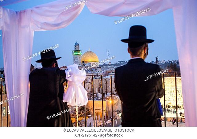 Orthodox Jews observing, the Wailing Wall and Dome of the Rock, Old City, Jerusalem, Israel