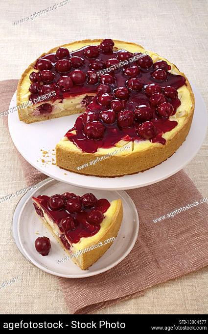 Quark semolina cake with cherries