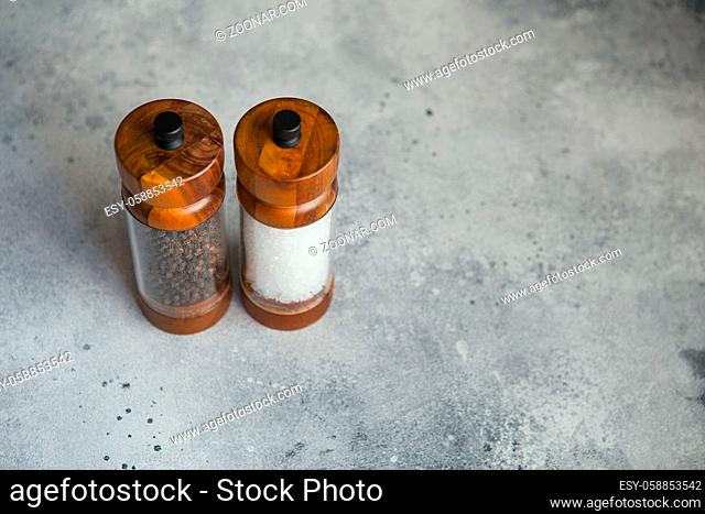 Wooden Salt And Pepper grinder Set for cooking