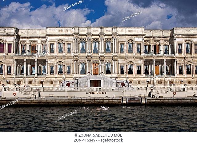 Ehemaliger Palast, heute Luxushotel Ciragan Palace, Istanbul, Türkei Former palace, now luxury hotel Ciragan Palace, Istanbul, Turkey
