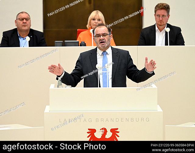20 December 2023, Brandenburg, Potsdam: Jörg Vogelsänger (SPD) speaks during the special session of the Brandenburg state parliament