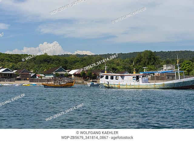 Boats in the bay in front of the small village Moyo Labuon on Moyo Island, off the coast of Sumbawa Island, Indonesia