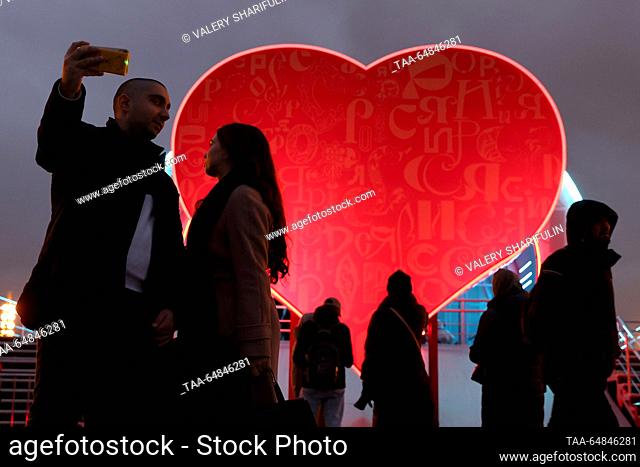RUSSIA, MOSCOW - NOVEMBER 15, 2023: People are seen by a heart-shaped figure at the VDNKh exhibition centre. Valery Sharifulin/TASS