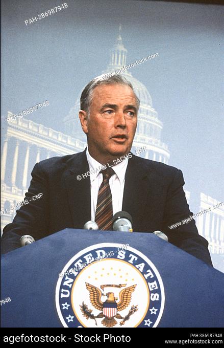 United States Senator Frank Murkowski (Republican of Alaska) makes a statement in the U.S. Capitol following the announcement of the start of Operation Desert...