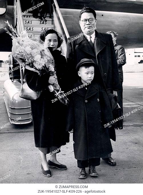 Oct 27, 1954 - London, England, United Kingdom - HUAN HSIANG (R) with his wife and son HUAN KUO LIANG on their arrival at London Airport