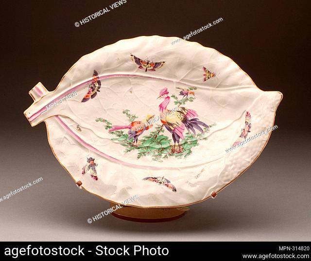 Worcester Royal Porcelain Company. Dish - About 1760 - Worcester Porcelain Factory Worcester, England, founded 1751. Soft-paste porcelain