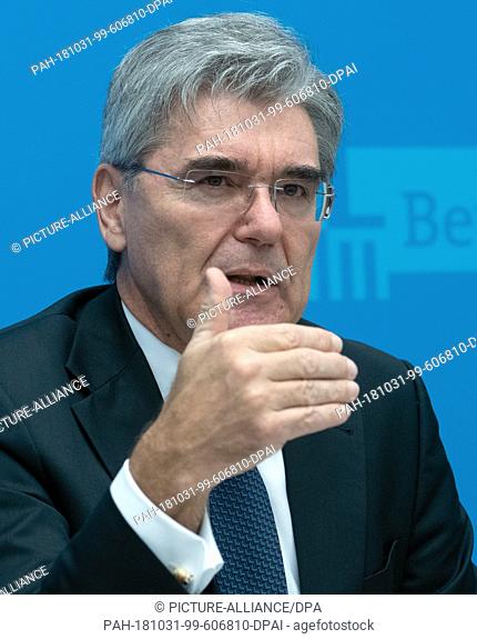 31 October 2018, Berlin: Siemens CEO Joe Kaeser speaks at a press conference about the foundation of a technology center in Siemensstadt