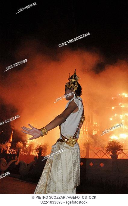 Chiang Mai (Thailand): a dancer performing a Khon dance at the wat Phra Singh during an important monk's funeral