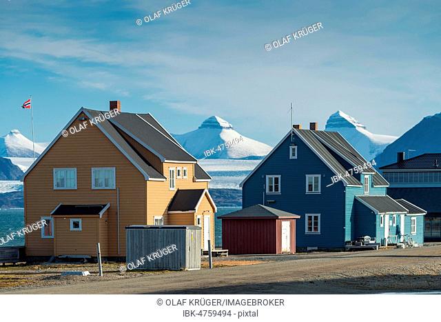 Houses, research settlement Ny-Ålesund, Kongsfjorden, mountain peak Tre Kroner (Three Crowns) Svea, Dana and Nora (for Sweden, Denmark and Norway)