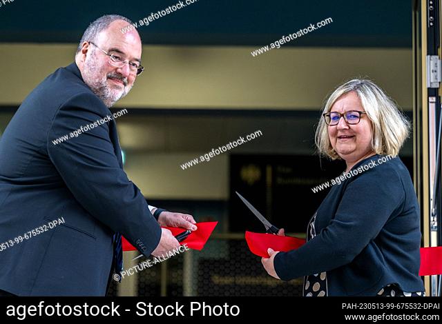 13 May 2023, Saxony, Chemnitz: Michael Hollmann, President of the Federal Archives, and Vice President Alexandra Titze, who is responsible for the Stasi...