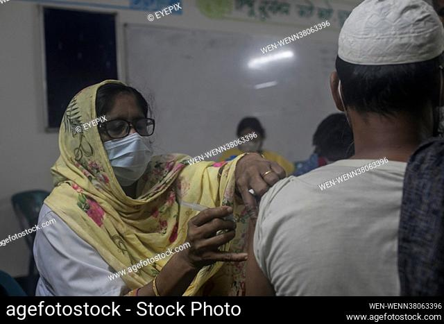 DHAKA, BANGLADESH - AUGUST 8: A health worker prepares a dose of Moderna COVID19 vaccine during a mass vaccination campaign at a vaccination center