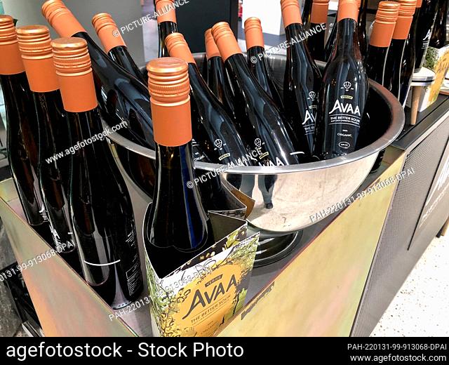 PRODUCTION - 20 January 2022, Berlin: Verjus is offered for sale in a department store. If you love grapes, you don't necessarily have to drink wine or must
