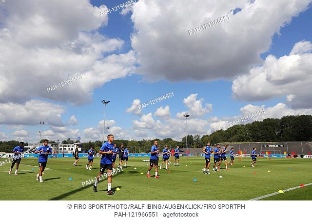 firo: 03.07.2019, football, 1.Bundesliga, season 2019/2020, FC Schalke 04, training, blue-white sky above the training ground, front HARIT | usage worldwide