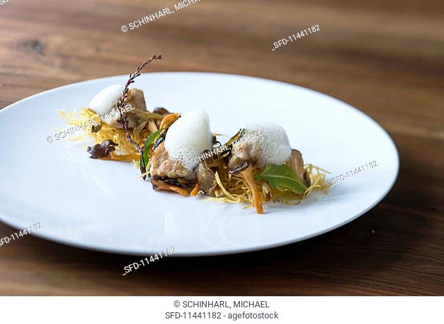 Veal sweetbread with chanterelle mushrooms and potato straw