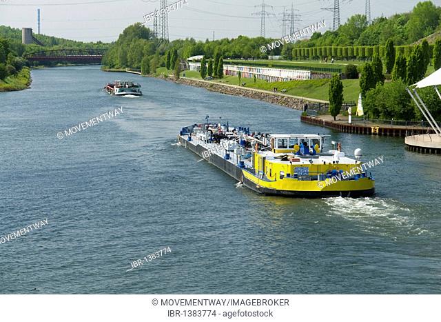 Cargo ship on the Rhine-Herne Canal, Gelsenkirchen, Ruhrgebiet region, North Rhine-Westphalia, Germany, Europe