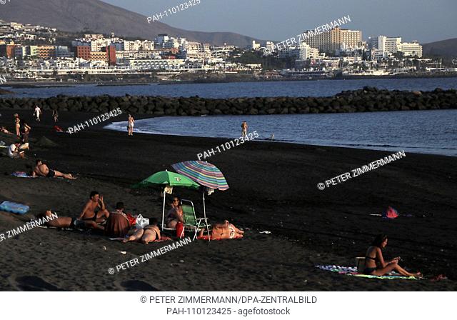 Evening mood on the Costa Adeje in the south of the Canary Island of Tenerife, recorded on 22.09.2018. Especially locals use the very last rays of the day on...