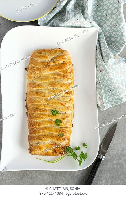 Puff pastry with ham and cheese