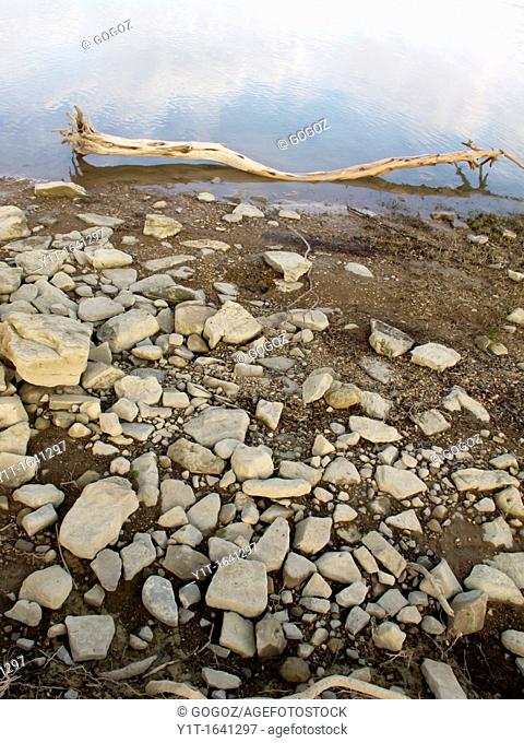 stick ando stones in the lake