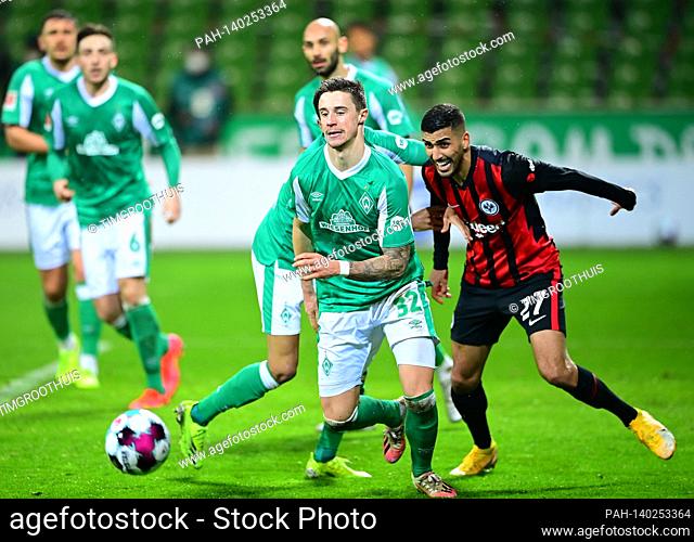 firo Soccer: Soccer: 26.02.2021 1st Bundesliga: SV Werder Bremen - SG Eintracht Frankfurt 2: 1 duels left to right Marco Friedl (Bremen)