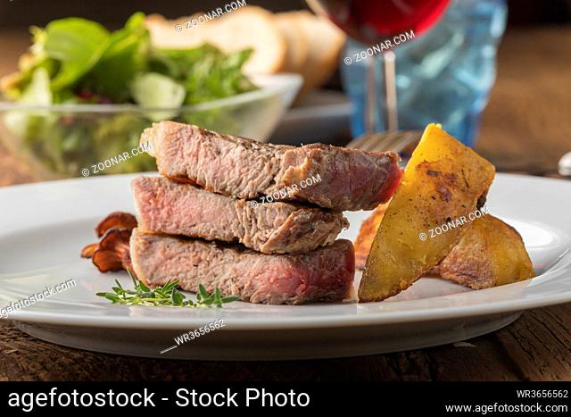 Gegrilltes Steak mit Kartoffel