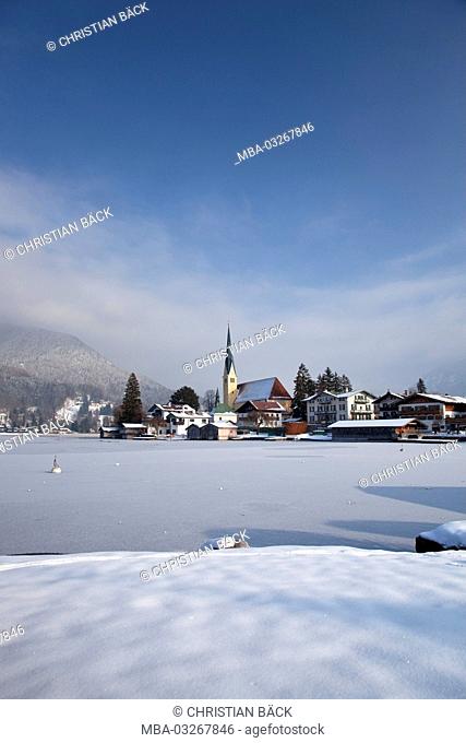 View over the Tegernsee to the Malerwinkel of Rottach-Egern, Tegernsee valley, Upper Bavaria, Bavaria, South Germany, Germany