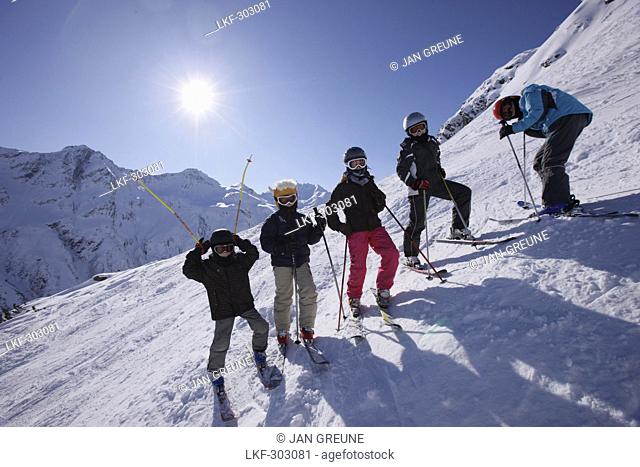 Kinder fahren Ski, Silvretta, Galtuer, Paznauntal, Tirol, Oesterreich